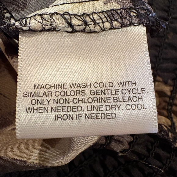 Covington blouse with a black, white, and gray abstract pattern women’s size L - Picture 7 of 11